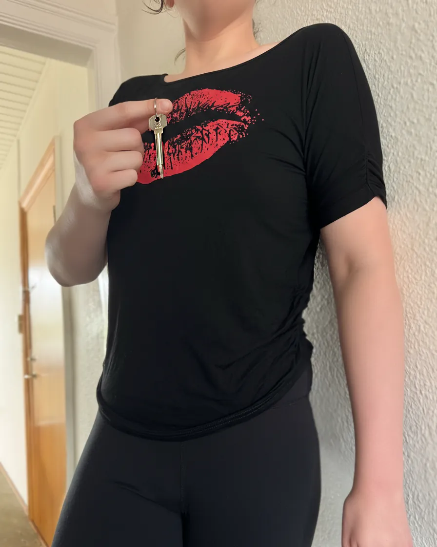 Mistress Rose holding a key for keyholding